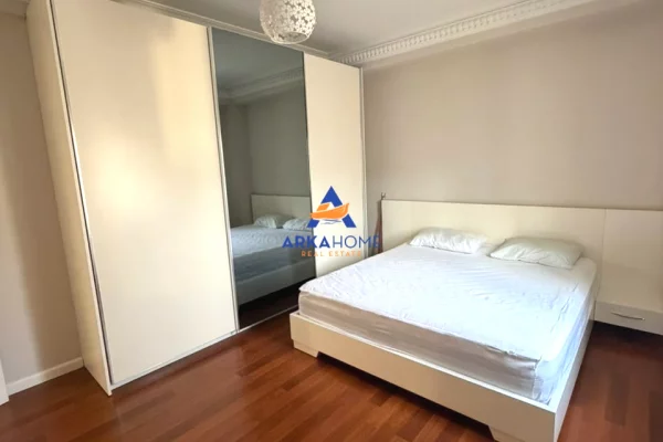 Shtepi me qera Apartament ne Tirane, 2+1, Mobilimi E mobiluar, Pagesa 818  Euro.