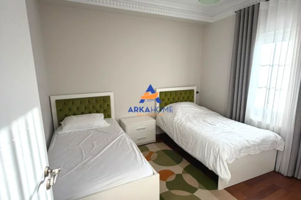 Shtepi me qera Apartament ne Tirane, 2+1, Mobilimi E mobiluar, Pagesa 818  Euro.
