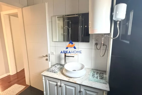 Shtepi me qera Apartament ne Tirane, 2+1, Mobilimi E mobiluar, Pagesa 818  Euro.