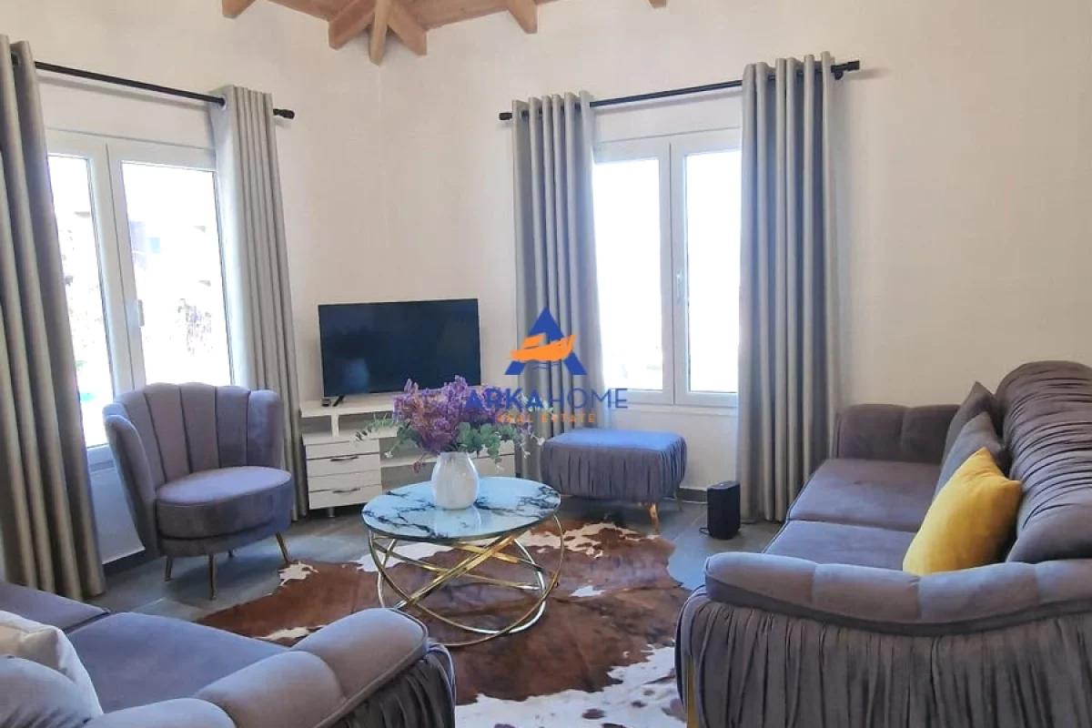 Shtepi ne shitje Vila Luksoze ne Tirane, 3+1, Mobilimi E mobiluar, Pagesa 403,930  Euro.