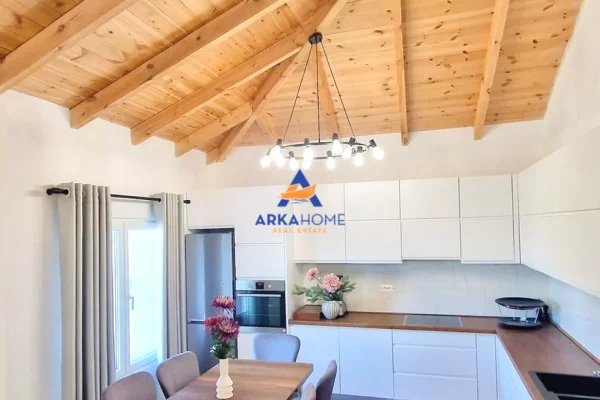 Shtepi ne shitje Vila Luksoze ne Tirane, 3+1, Mobilimi E mobiluar, Pagesa 403,930  Euro.