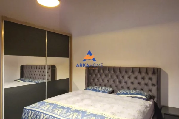 Shtepi ne shitje Vila Luksoze ne Tirane, 3+1, Mobilimi E mobiluar, Pagesa 403,930  Euro.