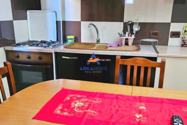 Shtepi me qera Apartament ne Tirane, 2+1, Mobilimi E mobiluar, Pagesa 500  Euro.