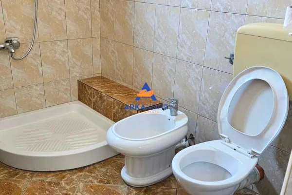 Shtepi me qera Apartament ne Tirane, 2+1, Mobilimi E mobiluar, Pagesa 500  Euro.