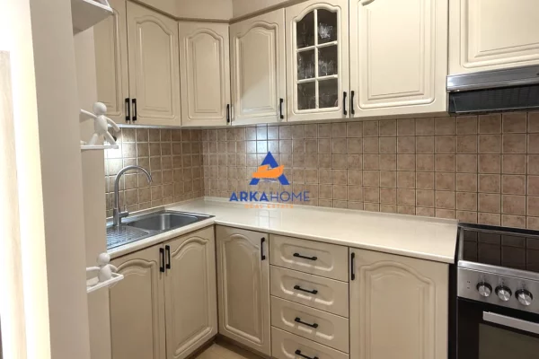 Shtepi me qera Apartament ne Tirane, 1+1, Mobilimi E mobiluar, Pagesa 709  Euro.