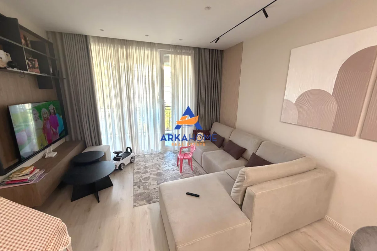Shtepi ne shitje Apartament ne Tirane, 2+1, Mobilimi E mobiluar, Pagesa 382,096  Euro.