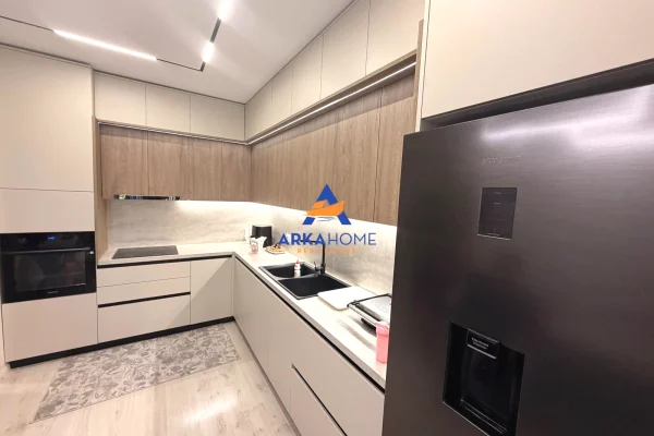 Shtepi ne shitje Apartament ne Tirane, 2+1, Mobilimi E mobiluar, Pagesa 382,096  Euro.