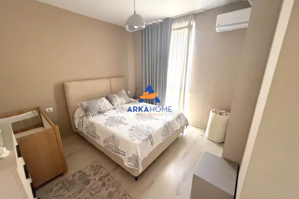 Shtepi ne shitje Apartament ne Tirane, 2+1, Mobilimi E mobiluar, Pagesa 382,096  Euro.