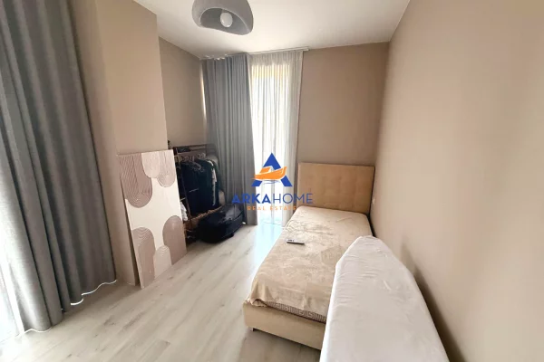 Shtepi ne shitje Apartament ne Tirane, 2+1, Mobilimi E mobiluar, Pagesa 382,096  Euro.