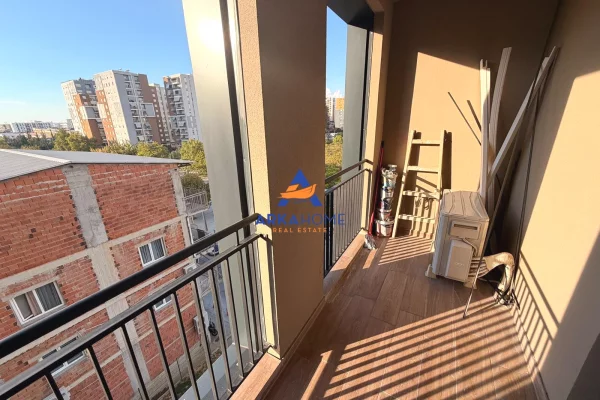 Shtepi ne shitje Apartament ne Tirane, 2+1, Mobilimi E mobiluar, Pagesa 382,096  Euro.