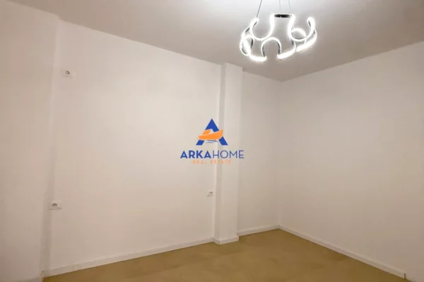 SHITET APARTAMENT 2+1+BALLKON "YZBERISHT,PRANE EKO MARKET" 14.000.000 LEKE