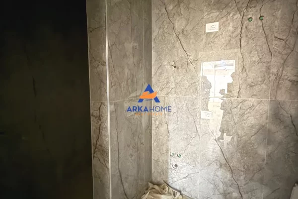 Shtepi ne shitje Apartament ne Tirane, 2+1, Mobilimi Bosh, pa mobiluar, Pagesa 152,838  Euro.