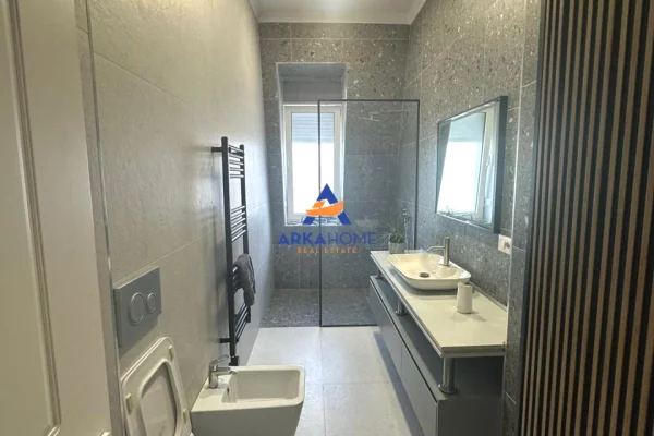 Shtepi me qera Apartament ne Tirane, 2+1, Mobilimi E mobiluar, Pagesa 1,900  Euro.