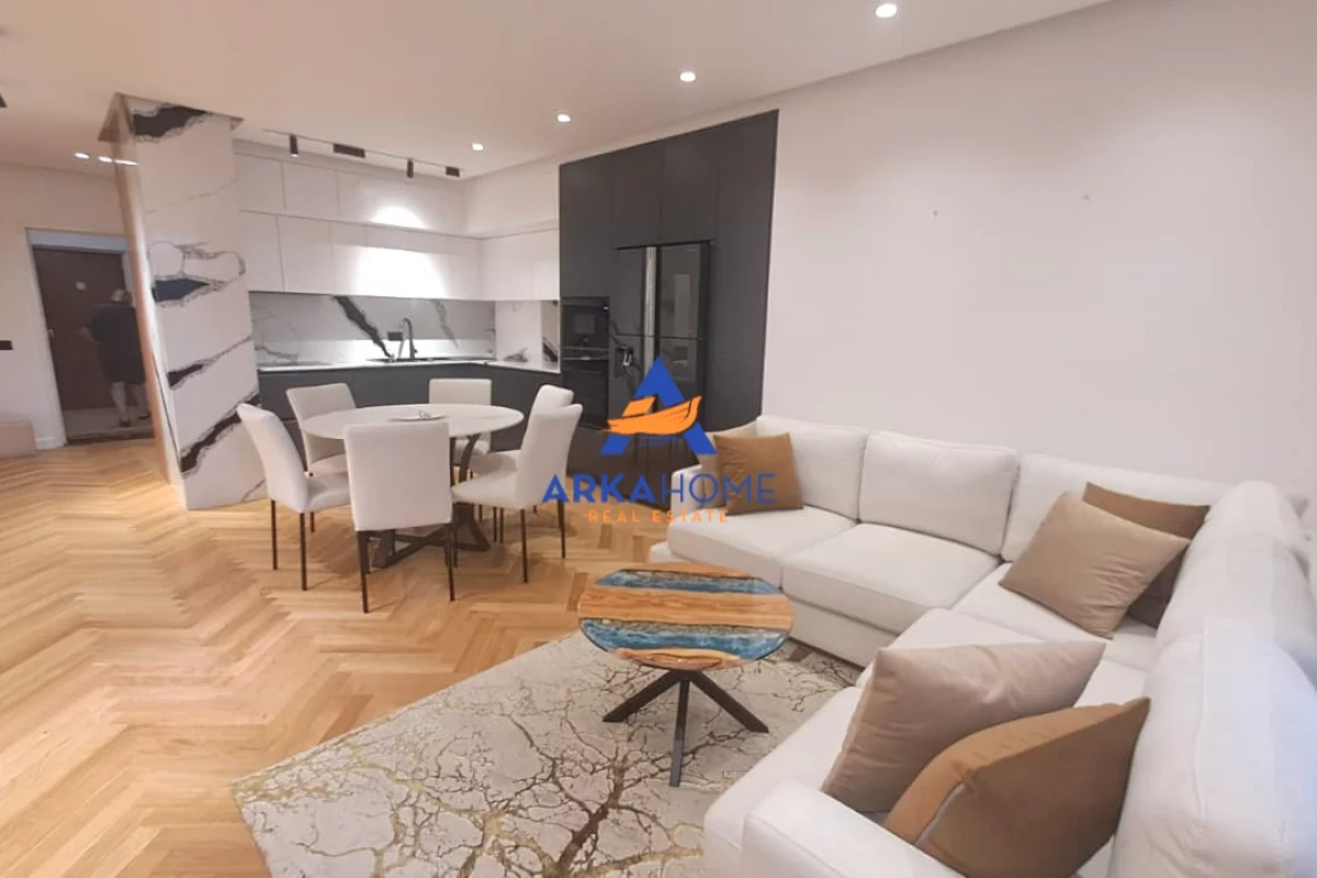 Shtepi ne shitje Apartament ne Tirane, 2+1, Mobilimi E mobiluar, Pagesa 245,365  Euro.