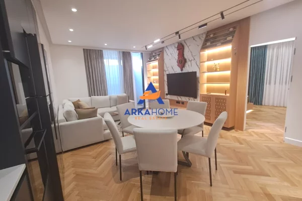 Shtepi ne shitje Apartament ne Tirane, 2+1, Mobilimi E mobiluar, Pagesa 245,365  Euro.