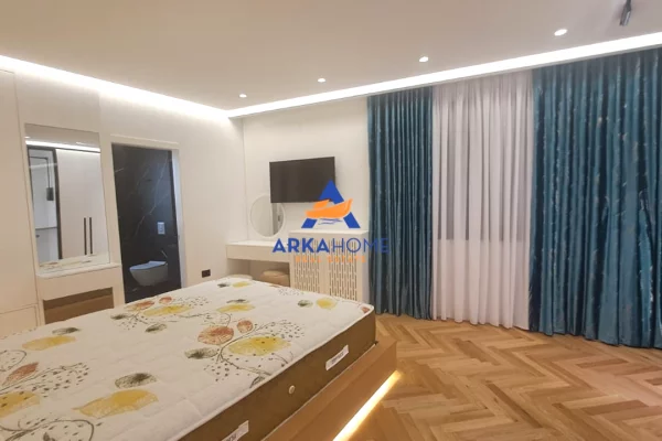 Shtepi ne shitje Apartament ne Tirane, 2+1, Mobilimi E mobiluar, Pagesa 245,365  Euro.