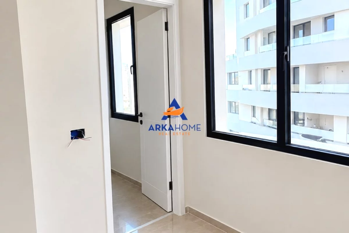 JEPET AMBIENT PER ZYRA ME QERA 120 M2 'VASIL SHANTO" 1500 EURO