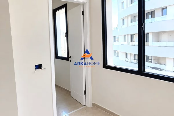JEPET AMBIENT PER ZYRA ME QERA 120 M2 'VASIL SHANTO" 1500 EURO