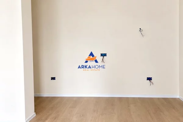 JEPET AMBIENT PER ZYRA ME QERA 120 M2 'VASIL SHANTO" 1500 EURO