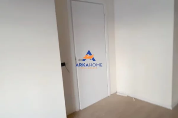 JEPET AMBIENT PER ZYRA ME QERA 120 M2 'VASIL SHANTO" 1500 EURO
