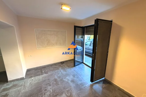 JEPET ME QERA AMBIENT SHERBIMI 40 M2 "NE VASIL SHANTO" 45.000 LEKE