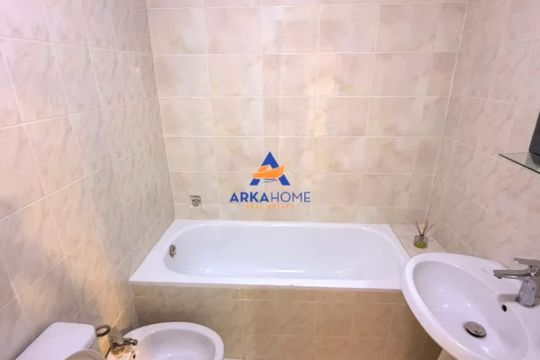 JEPET ME QERA AMBIENT SHERBIMI 40 M2 "NE VASIL SHANTO" 45.000 LEKE