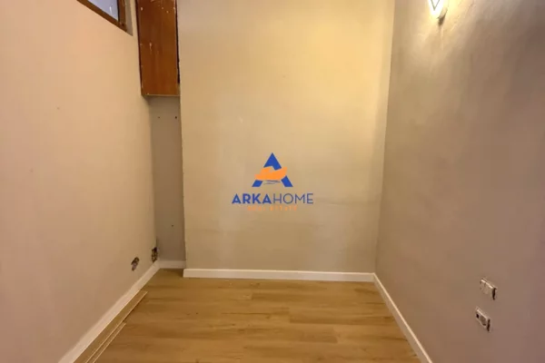 Shtepi ne shitje Apartament ne Tirane, 2+1, Mobilimi Pjeserisht e mobiluar, Pagesa 187,568  Euro.