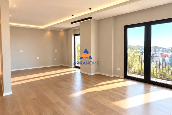 Ambient biznesi me qera 3+1 ne Tirane - 2,400 Euro