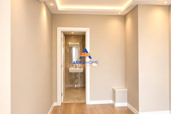 JEPET ZYRE ME QERA 160M2 BRUTO "KOMPLEKSI GARDEN BUILDING,RRUGA E KAVAJES" 2400 EURO (PA POST PARKIM