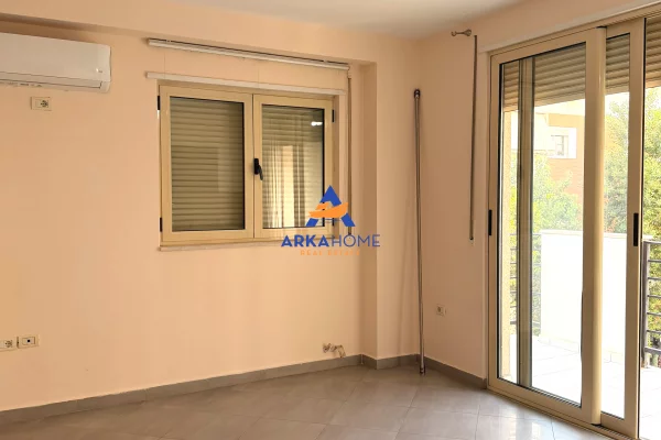 Shtepi me qera Apartament ne Tirane, 1+1, Mobilimi Bosh, pa mobiluar, Pagesa 545  Euro.