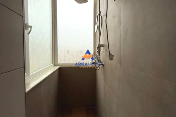 Shtepi ne shitje Apartament ne Tirane, 1+1, Mobilimi E mobiluar, Pagesa 147,219  Euro.