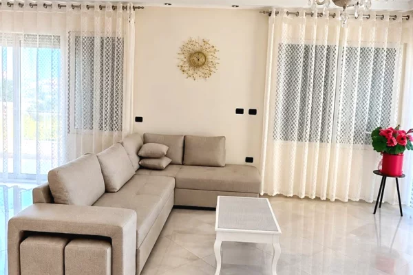JEPET APARTAMENT ME QERA 3+1+BALLKON "SAUK I VJETËR" 1.000 EURO