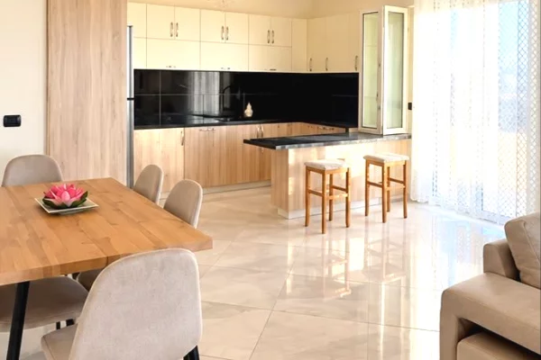 Shtepi me qera Apartament ne Tirane, 3+1, Mobilimi E mobiluar, Pagesa 1,000  Euro.