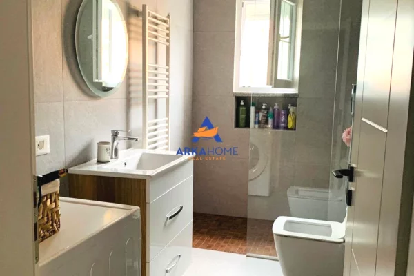 Shtepi ne shitje Apartament ne Tirane, 1+1, Mobilimi E mobiluar, Pagesa 158,124  Euro.
