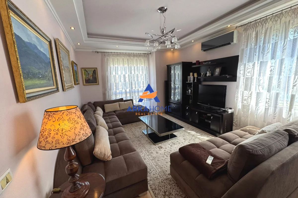 Shtepi me qera Apartament ne Tirane, 3+1, Mobilimi E mobiluar, Pagesa 851  Euro.