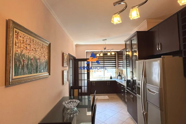 Shtepi me qera Apartament ne Tirane, 3+1, Mobilimi E mobiluar, Pagesa 851  Euro.