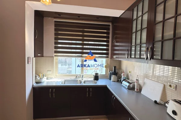 Shtepi me qera Apartament ne Tirane, 3+1, Mobilimi E mobiluar, Pagesa 851  Euro.