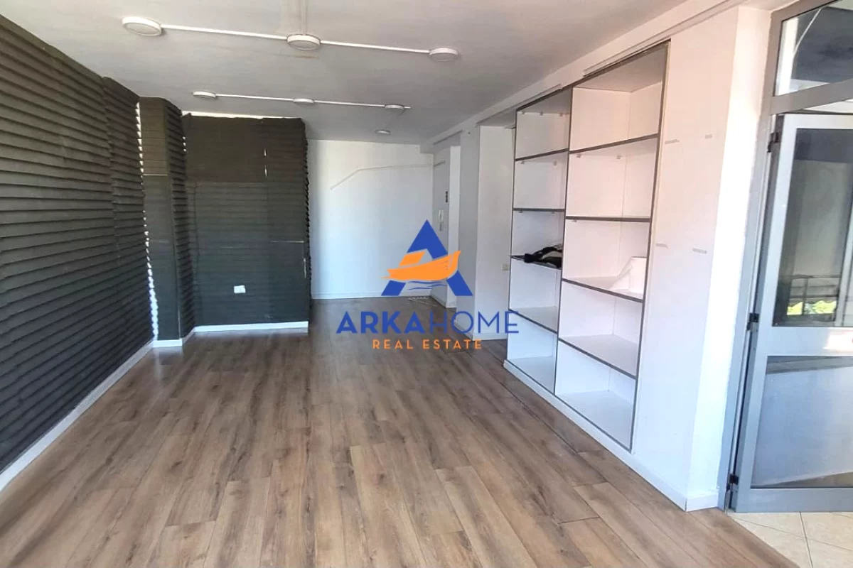 Shtepi me qera Apartament ne Kavaje, 2+1, Mobilimi Bosh, pa mobiluar, Pagesa 1,300  Euro.