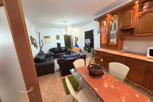 Shtepi me qera Apartament ne Tirane, 2+1, Mobilimi E mobiluar, Pagesa 709  Euro.