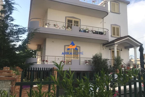 Shtepi ne shitje Vila Luksoze ne Elbasan, 4+1, Mobilimi E mobiluar, Pagesa 272,925  Euro.