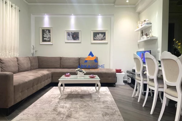 Shtepi ne shitje Vila Luksoze ne Elbasan, 4+1, Mobilimi E mobiluar, Pagesa 272,925  Euro.