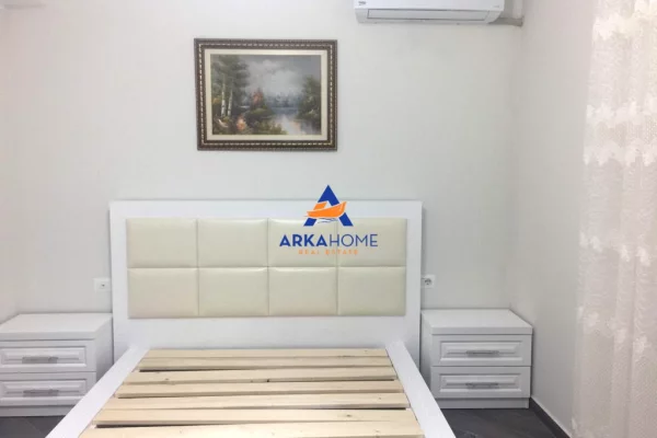 Shtepi ne shitje Vila Luksoze ne Elbasan, 4+1, Mobilimi E mobiluar, Pagesa 272,925  Euro.
