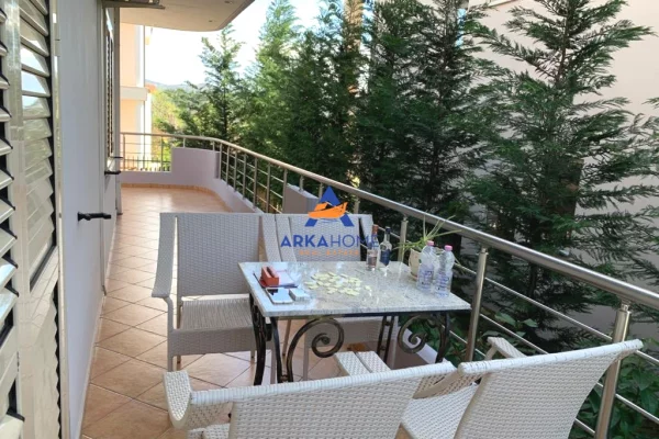 Shtepi ne shitje Vila Luksoze ne Elbasan, 4+1, Mobilimi E mobiluar, Pagesa 272,925  Euro.
