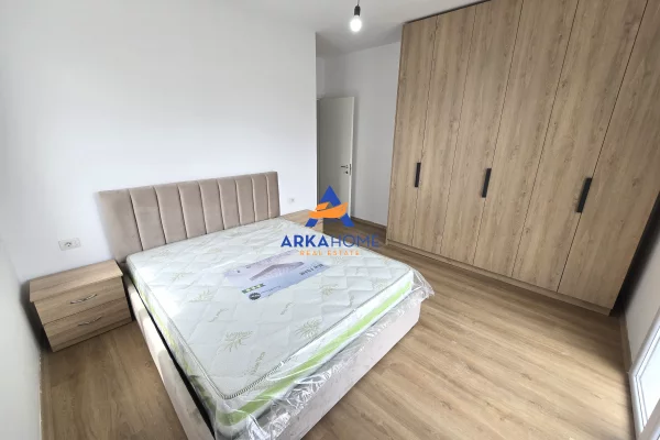 Shtepi ne shitje Apartament ne Tirane, 2+1, Mobilimi E mobiluar, Pagesa 178,275  Euro.