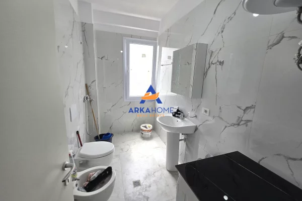 Shtepi ne shitje Apartament ne Tirane, 2+1, Mobilimi E mobiluar, Pagesa 178,275  Euro.