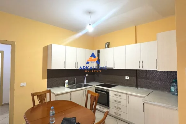 Shtepi ne shitje Apartament ne Tirane, 2+1, Mobilimi Pjeserisht e mobiluar, Pagesa 163,755  Euro.