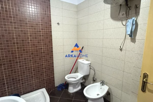 Shtepi ne shitje Apartament ne Tirane, 2+1, Mobilimi Pjeserisht e mobiluar, Pagesa 163,755  Euro.