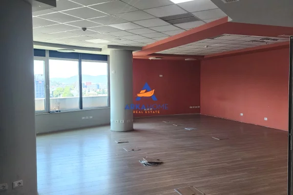 JEPET ME QERA AMBIENT BIZNESI 230 M2 "RRUGA KAVAJES,PERBALL PALLATIT ME SHIGJETA" 2600000 LEKE
