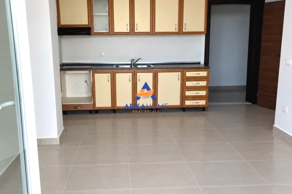 Shtepi me qera Apartament ne Tirane, 1+1, Mobilimi Pjeserisht e mobiluar, Pagesa 327  Euro.