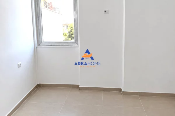 Shtepi me qera Apartament ne Tirane, 1+1, Mobilimi Pjeserisht e mobiluar, Pagesa 327  Euro.